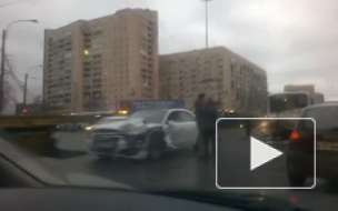 На проспекте Непокоренных авария с маршруткой