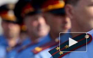 Петербуржцы задорно поздравили полицейских