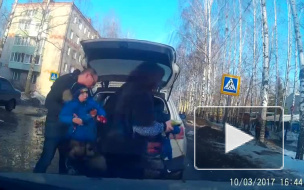 Шокирующее видео из Углича: нерадивые родители возят ребенка в багажнике авто