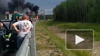Видео: на трассе М-11 сгорел грузовик