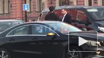 Видео: велосипедист хотел извинений от водителя легковушки, но получил по "шее"