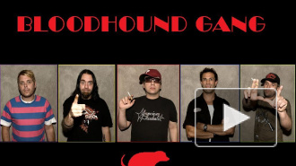 Казаки душили Bloodhound Gang американским флагом в аэропорту Анапы