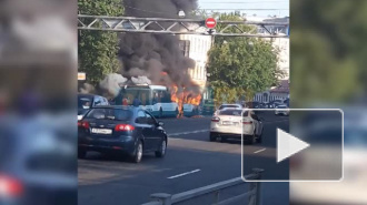 Видео: на Обуховской обороны дотла сгорел автобус