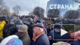 Полиция применила газ против сторонников Порошенко, ...
