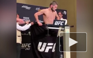 Нурмагомедов прилюдно разделся догола перед боем с Порье