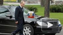 ГИБДД не узнала Путина и его Мерседес без номеров и отказалась выписать штраф