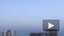Очевидцы засняли на видео, как в небе над Петербургом что-то горело