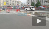 Видео: у метро "Проспект Просвещения" прорвало трубопровод