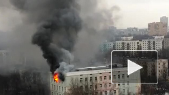 Очевидец снял пожар здания Центра детского творчества в Москве
