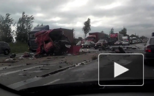 Огромная пробка скопилась на Московском шоссе, в ДТП погиб человек