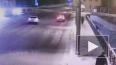 Появилось видео, как с Литейного моста упала женщина