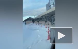 Перед прилетом Навального в аэропорту Внуково обнаружили автозак