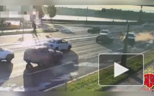 Нетрезвый водитель машины Porsche устроил массовое ДТП около Троицкого моста