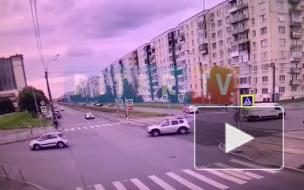 Момент столкновения на перекрестке улицы Ярослава Гашека и Загребского бульвара попал на видео