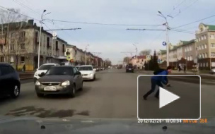 Видео из Алметьевска: Подросток спас котенка от неминуемой гибели, рискуя жизнью
