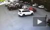 Видео: хулиган побил лопатой восемь автомобилей в Красногвардейском районе