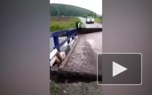 В Красноярском крае из-за паводков рухнуло два автомобильных моста