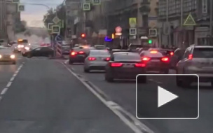 На Васильевском острове прорвало трубу с горячей водой