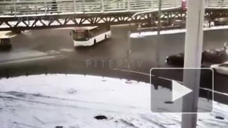 На перекрестке Будапештской и Славы произошло ДТП с автобусом