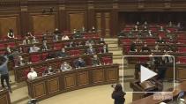 Парламент Армении начал обсуждать отмену военного положения