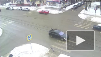 В сети опубликовали видео ДТП в Твери