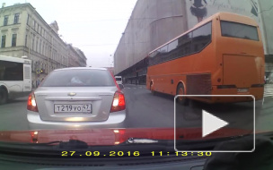 ДТП у Мариинского театра с двумя иномарками попало на видео