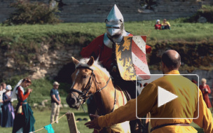 Доспехи, мечи, щепки во все стороны: Ивангородскую крепость захватили рыцари