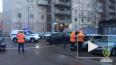 Специалисты оградили иномарку на Камышовой улице из-за у...