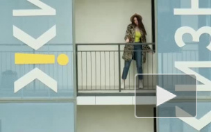 Петербуржцы устроили карантинный рейв на балконах под "Плачу на техно"