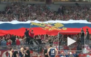 Болельщики Црвены Звезды приветствовали баскетболистов украинского Будивельника российским флагом