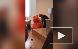 Видео: студент пришел в костюме котика ради зачета