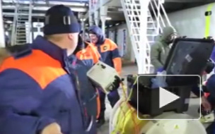 Спасатели подняли со дна Ми-8 с "черным ящиком", но пассажиры так и не найдены