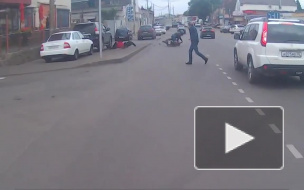 Мотоциклист жестко сбил пешехода в Краснодаре и попал на видео