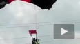 Жуткое видео из Азии: парашютистка приземлилась на ...