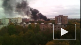 Появилось видео пожара в мебельном центре в Медведково