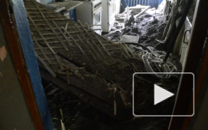 Видео: в Рязани обрушился потолок жилого дома, но аварийным его по прежнему не признают 