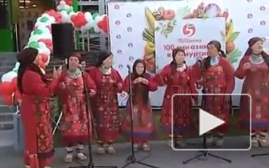 Видел: "Бурановских бабушек" придавил рекламный стенд