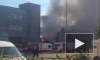 Видео: пожарные практически потушили пожар в ангаре в Невском районе