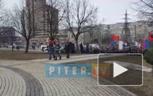 Возложение цветов к мемориалу в парке Интернационалистов