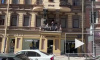 Видео: жители Петроградки стали слушателями концерта на балконе