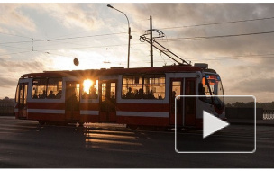 На проспекте Энгельса столкнулись трамвай и иномарка