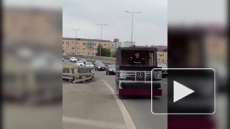 Видео: в Нижнем Новгороде парень переделал велик в гелик и проехался по городу 