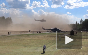 Вертолет Ми-8 экстренно сел на трассу в Подмосковье