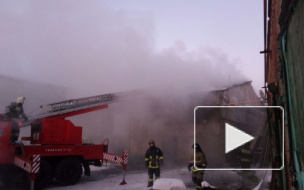В Омске произошел пожар на складе площадью 300 кв.метров