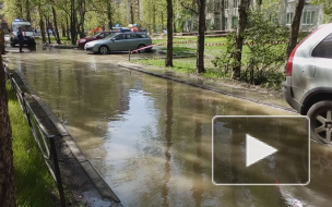 На Дальневосточном кипяток из прорванной трубы залил машины