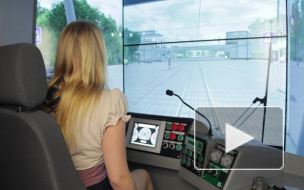 Блондинок научат водить трамваи на тренажере в 3D