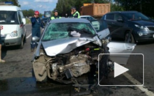 Авария на Осташковском шоссе: видео столкновения фуры и легковушек, в котором погиб человек, потрясает