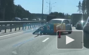 На Приозерском шоссе столкнулись два автомобиля