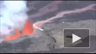 Эффектное видео извержения вулкана в Индийском океане попало в Сеть