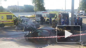 На Октябрьской набережной в ДТП сгорело две машины, трое погибли